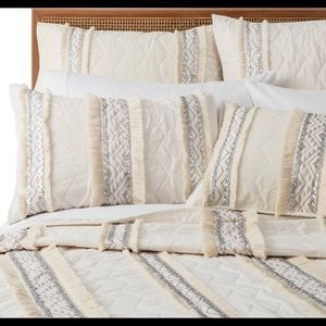 WHITE MORACCAN QUILT AND SHAM SET (FULL/QUEEN)